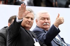 Lech Wałęsa na Placu Zamkowym na obchodach 25-lecia Wolności