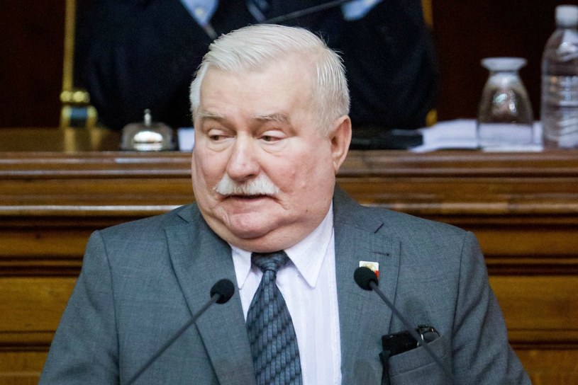 Lech Wałęsa zabrał ponownie głos na swoim mikroblogu /EPA/MIGUEL GUTIERREZ /PAP/EPA