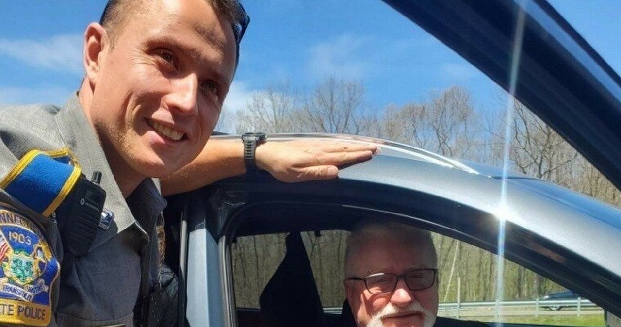 Lech Wałęsa złapał gumę w USA. Pomógł mu policjant z Polski