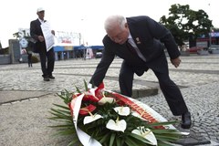 Lech Wałęsa złożył kwiaty w rocznicę porozumień sierpniowych 