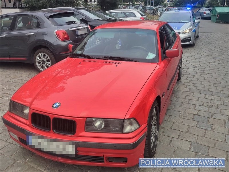 Leciwe bmw 25-latka miało cofnięty licznik /Wrocławska policja /Policja