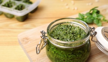 Lecznicze pesto z chrupiącym dodatkiem. Na wątrobę działa jak parasol ochronny, pomaga w trawieniu