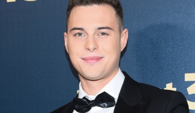 Ledwo co wrócił na plan "rodzinki.pl", a już wspomniał o karach. Adam Zdrójkowski nie ma łatwo