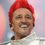 Ledwo Wiśniewski wszedł na scenę, a już wszyscy wstali. To się nazywa show