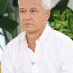 Teatr 6. piętro Ledwo Żebrowski wrócił z Jamajki, a już takie wieści. W kraju czekały go kolejne problemy