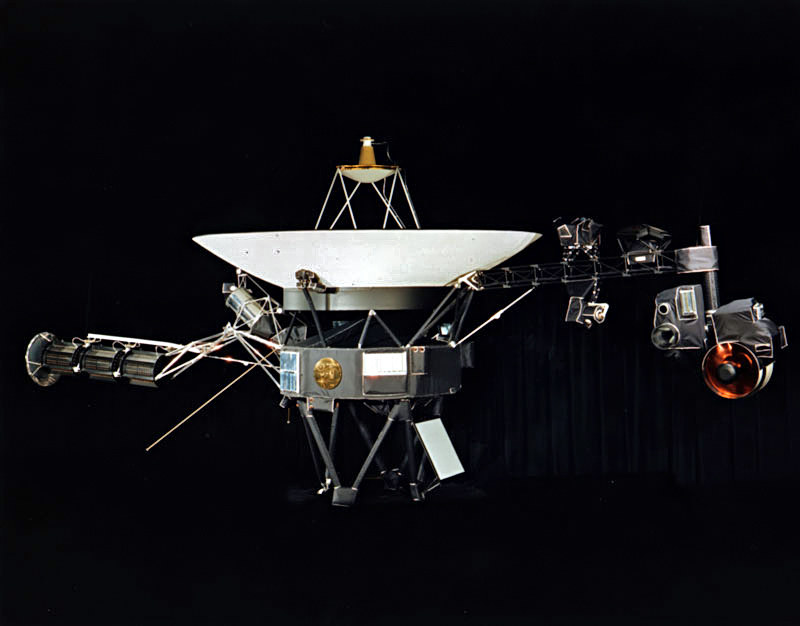 Legendarna sonda Voyager 2 została uratowana. Wystarczyło wyłączyć zdalnie jeden układ, aby zyskała wystarczającej mocy. /NASA