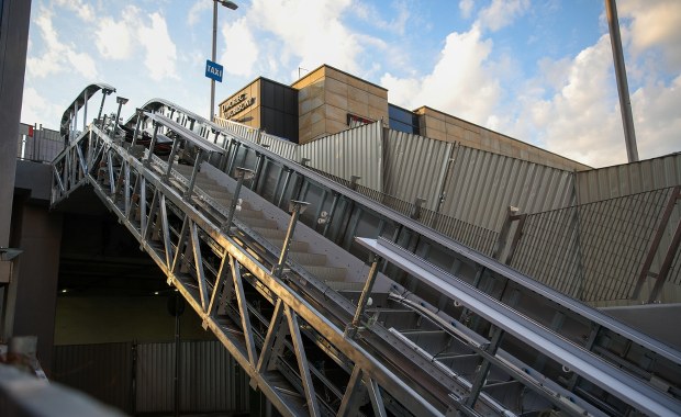 "Legendarne" ruchome schody w Krakowie znów się zatrzymują. Podano przyczynę