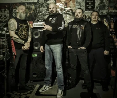 Legendarny Hell-Born zapowiada nową płytę monumentalnym singlem. Sprawdź "In Scarlet And Death"