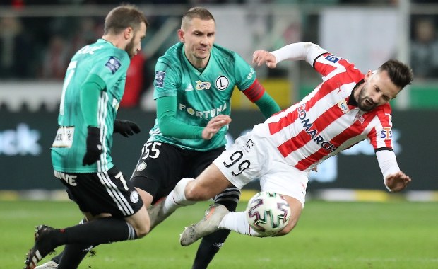 Legia - Cracovia 2:1. Karny po VAR, trener Vuković ukarany żółtą kartką i emocje do ostatniego gwizdka