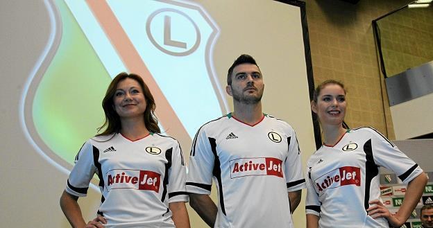 Legia podpisała umowę z Action 18 listopada 2011 r. Fot. Kuba Atys /AGENCJA GAZETA