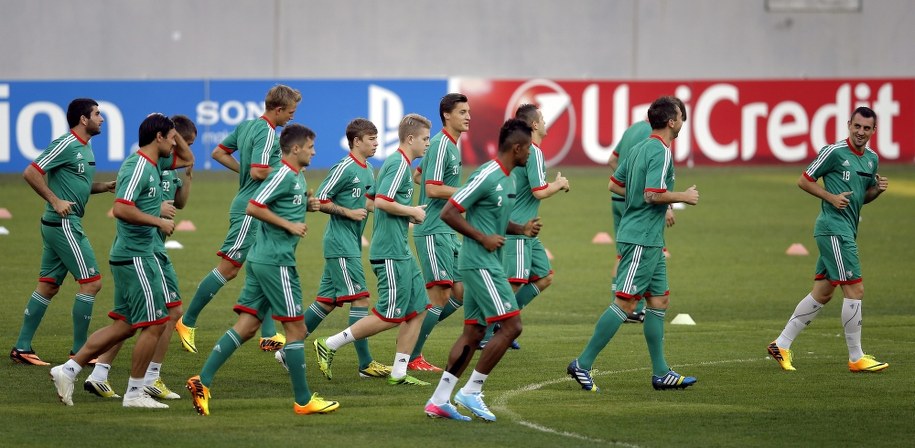 Legia przyleciała do Rumunii we wtorek. Wieczorem trenowała natamtejszym stadionie narodowym /ROBERT GHEMENT /PAP/EPA