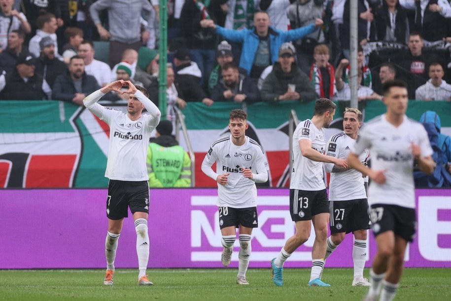 Legia Warszawa wieczorem zagra na wyjeździe z KKS-em Kalisz / 	Leszek Szymański    /PAP