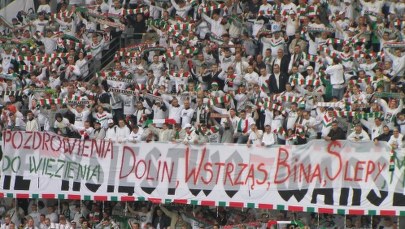 Legia z Pucharem Polski. Na trybunach petardy i race