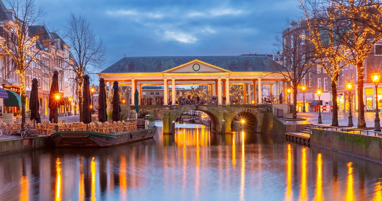 Lejda zimą pełna jest dekoracji i atrakcji przygotowanych dla turystów. To rewelacyjny cel przedświątecznej podróży. /Pixel