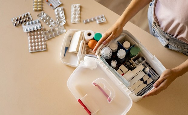 Lek na ból i gorączkę wycofany. GIF: Zwróć go do apteki