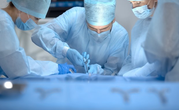 Lekarka amputowała niewłaściwą nogę. Grożą jej 2 lata więzienia