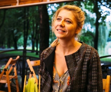 Lekarstwem na bolączki bohatera wydawać się będzie przypadkowo poznana, beztroska lekarz weterynarii – Dorota (Anna Smołowik). Okaże się jednak, że prawdziwe problemy dopiero nadchodzą…