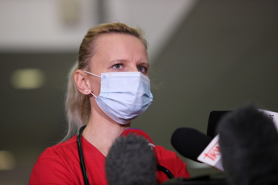 Lekarz chorób zakaźnych Agnieszka Szarowska / 	Leszek Szymański    /PAP