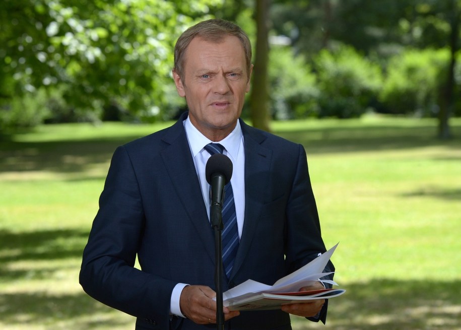 "Lekarz musi wykonywać prawo" - mówi Donald Tusk /Radek Pietruszka /PAP
