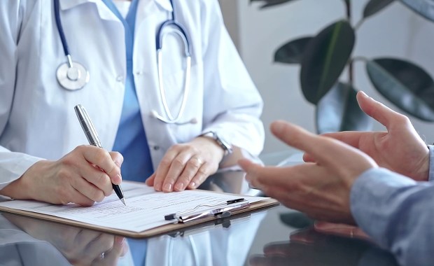 Lekarz zarobi więcej, jeśli nie wypisze L4. Rewolucja w Norwegii