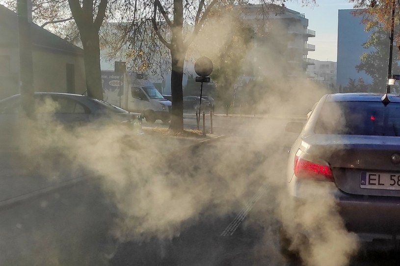 Lekarze i naukowcy są zgodni. Oddychanie zanieczyszczonym powietrzem wiąże się z licznymi negatywnymi konsekwencjami zdrowotnymi. /Piotr Kamionka/REPORTER /East News
