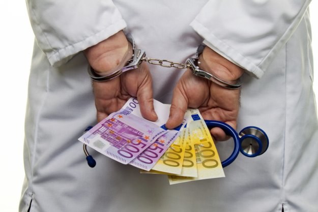 Lekarze i prawnicy zaczną używać kas fiskalnych w 2011 r. /&copy; Panthermedia