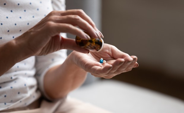 Lekarze piszą do NFZ ws. stosowania leku na Covid-19: Brakuje konkretnych danych