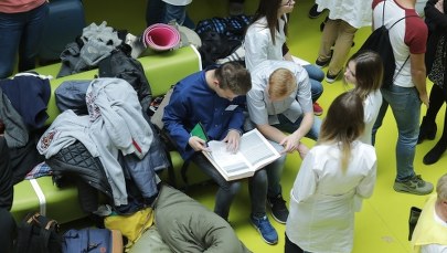 Lekarze rezydenci zawieszą dzisiaj głodówkę. Po południu spotka się z nimi Beata Szydło