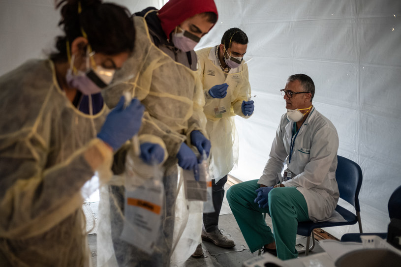 Lekarze z objawami grypy przechodzą testy na koronawirusa w Nowym Jorku /Misha Friedman /Getty Images