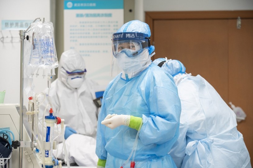 Lekarze z Wuhan to pionierzy walki z koronawirusem /East News