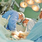 Lekarze złączyli kręgosłupy dzieci przed porodem