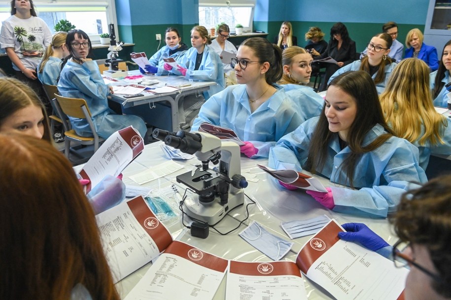 Lekcja otwarta z edukacji zdrowotnej z udziałem wiceminister Katarzyny Lubnauer w XIII LO im. płk. Leopolda Lisa-Kuli w Warszawie, 31.10.2025 r. /Piotr Nowak /PAP