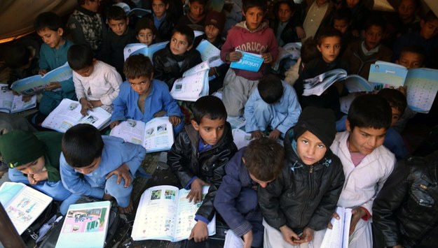 Lekcja w szkole w Dżalalabad /GHULAMULLAH HABIBI /PAP/EPA