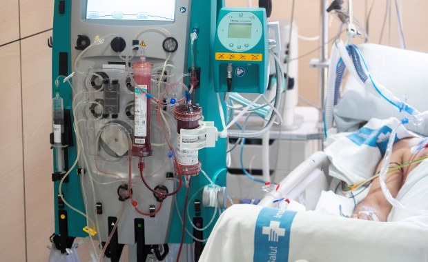 Leki przeciw Covid-19 mogą pojawić się na unijnym rynku w październiku