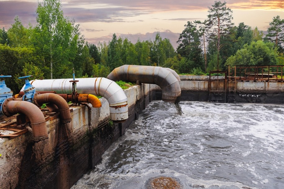 Leki w rzekach i jeziorach – czy grozi nam ekologiczna katastrofa? /Shutterstock