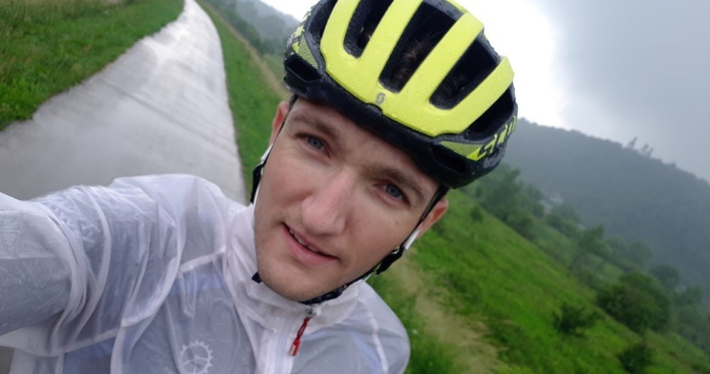 Lekka mżawka nie jest przeszkodą do jazdy rowerem - mów Bartek Janowski z Volkswagen Samochody Użytkowe MTB Team /materiały prasowe