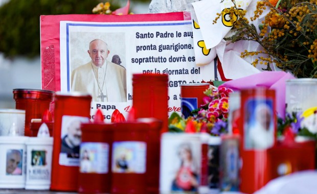 "Lekka poprawa". Nowe wieści o zdrowiu papieża Franciszka