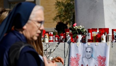 Lekka poprawa stanu zdrowia papieża Franciszka