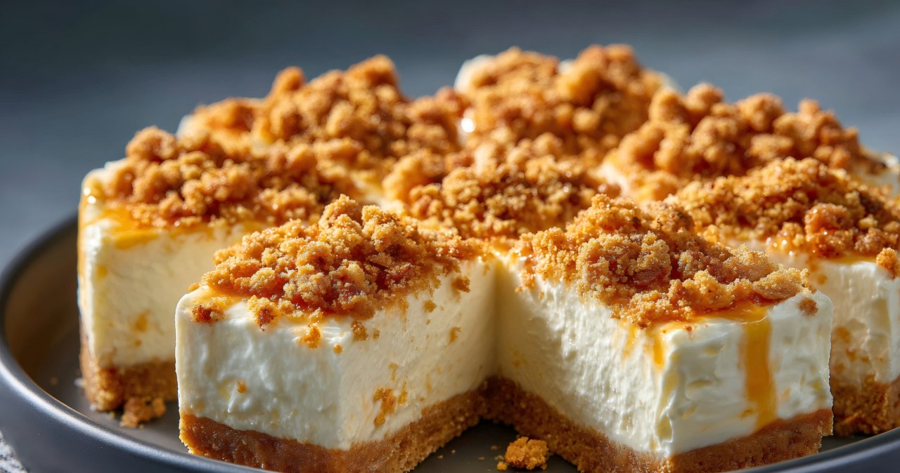 Lekkie ciasto bez pieczenia to comfort food, idealny podczas chandry /kardaska /123RF/PICSEL