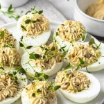 Lekkie i ziołowe jajka faszerowane. Goście będą zachwyceni