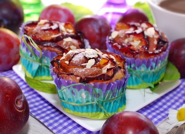 Lekkie muffiny ze śliwkami /123RF/PICSEL