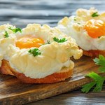 Lekkie, puszyste i nietuzinkowe. Na śniadanie przygotuj Obłoczki Jajeczne