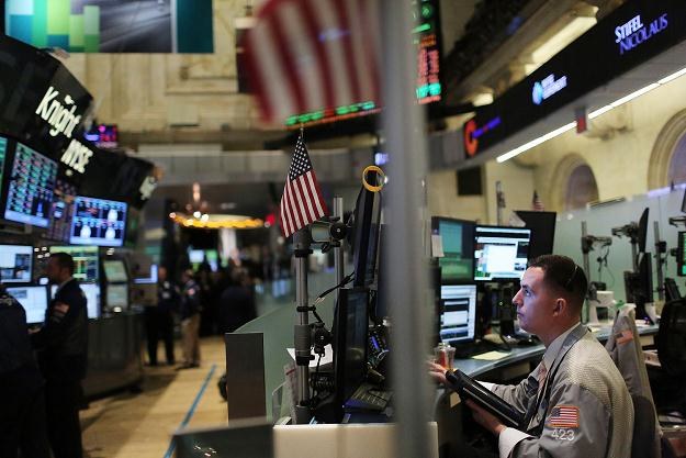 Lekkie spadki na Wall Street po mieszanych danych makro /AFP