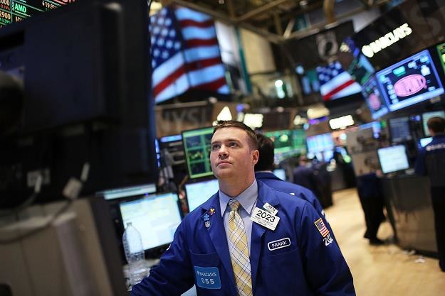 Lekkie wzrosty na Wall Street. Dow niecałe 100 pkt. od rekordu /AFP