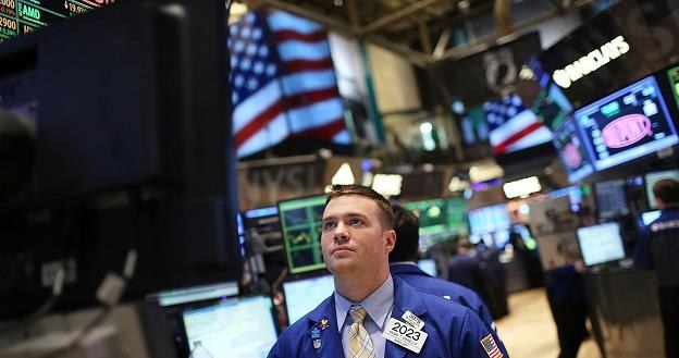 Lekkie wzrosty na Wall Street. Dow niecałe 100 pkt. od rekordu /AFP