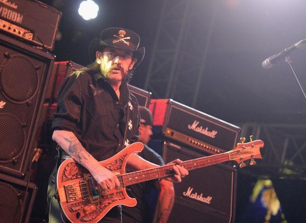 Lemmy Kilmister z Motorhead na scenie - fot. Jason Kempin /Getty Images