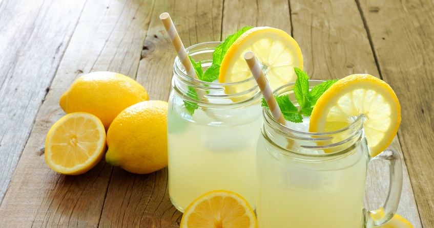 Lemoniada z cytryny jest najbardziej popularną lemoniadą /123RF/PICSEL