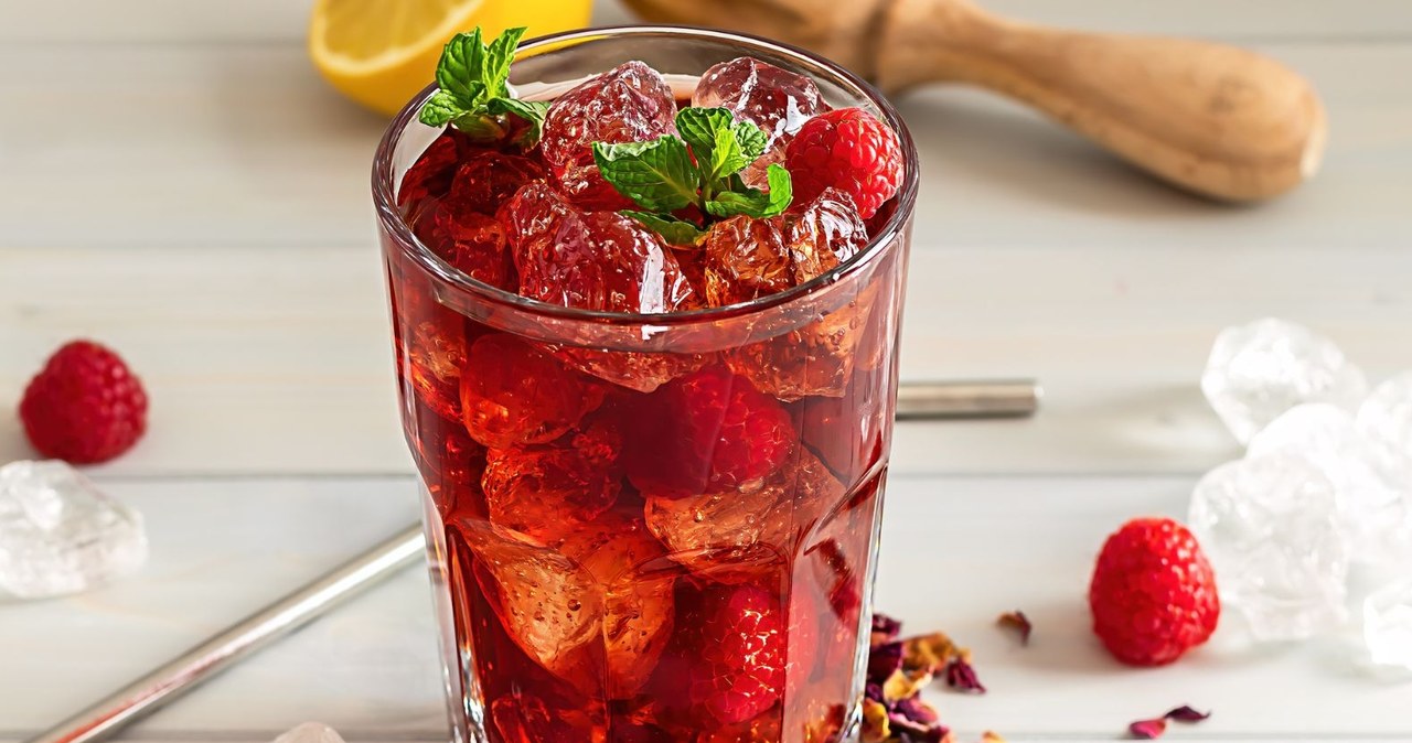 Lemoniada z hibiskusa to orzeźwiający napój na ciepłe dni /Jane Vershinin /123RF/PICSEL