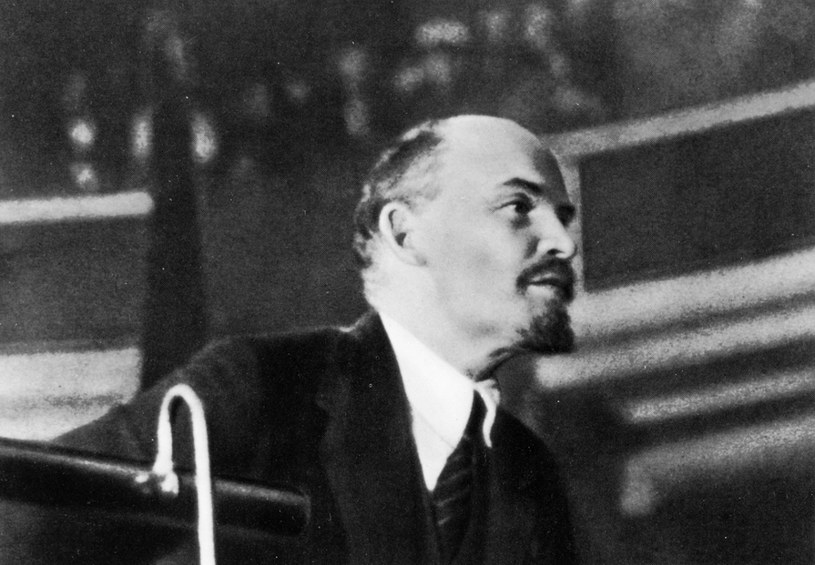 Lenin przemawia w Moskwie /East News