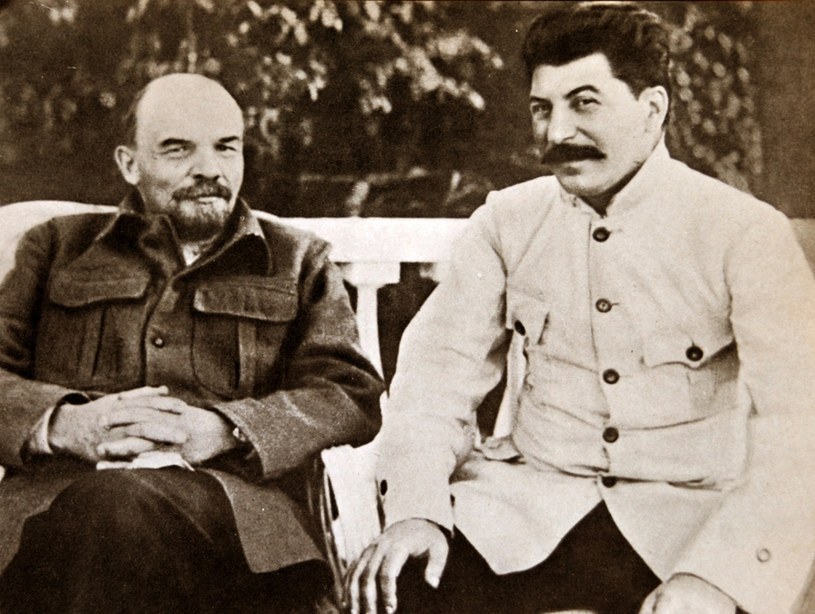 Lenin w towarzystwie Stalina, który przejął po nim przywództwo ZSRR /East News